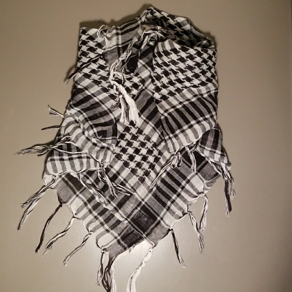 Triangle plaid scarf